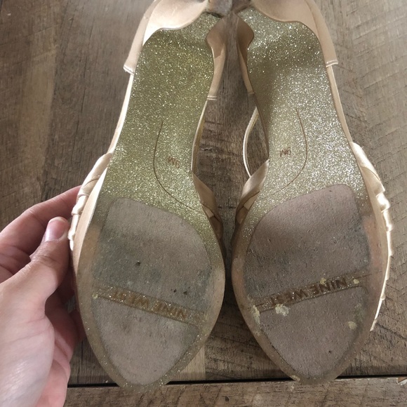 Gold Nine West Bumble Lion heels. - Picture 4 of 4